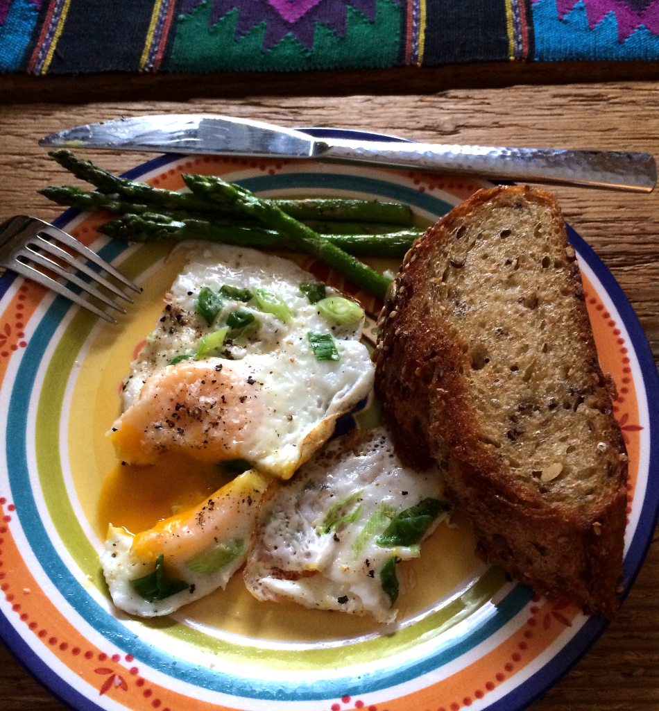 Eggs, asparagus and toast - one skillet breakfast